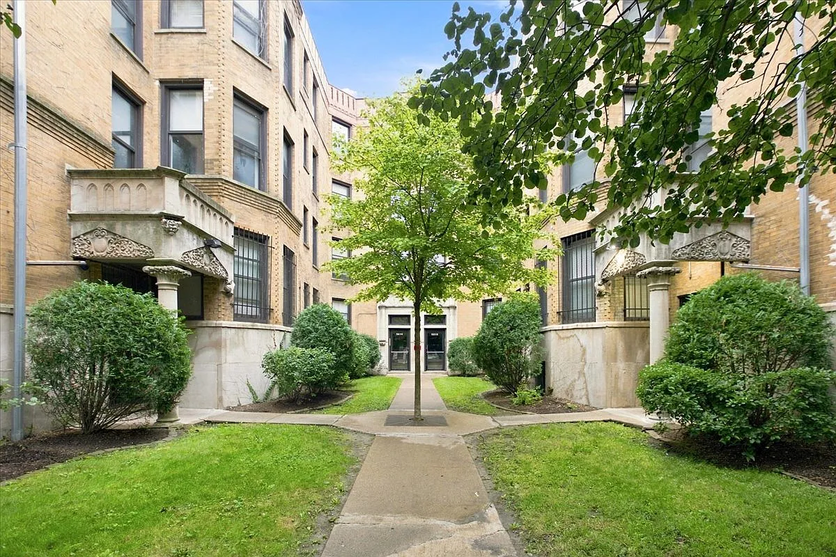 4 bed, 2.0 bath, 1390 sqft, $2,295 — Photo 1