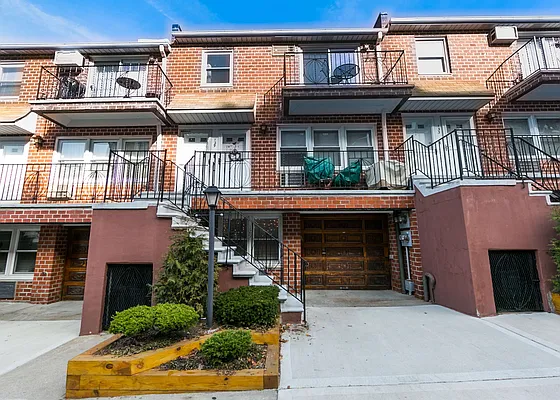 Sold by REMAX Elite | media 20