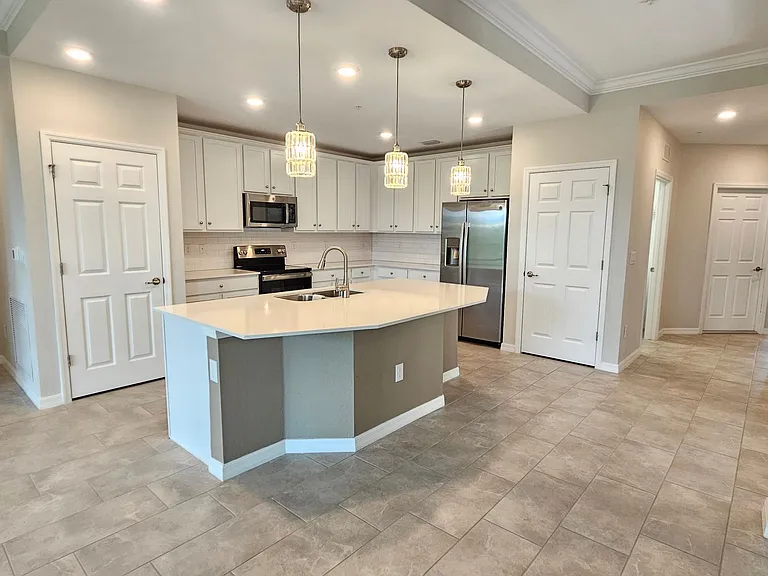 10027 Crooked Creek Dr #101 — Photo 18