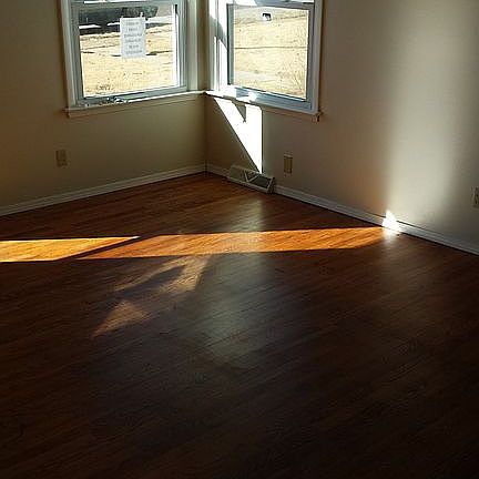 3rd image of 136 Cunningham Ave