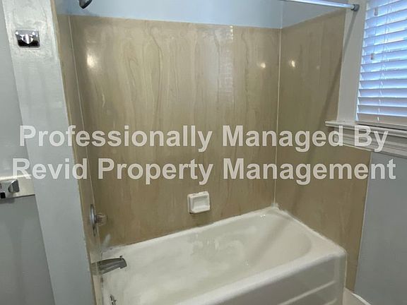 4th image of 288 N McLean Blvd #2