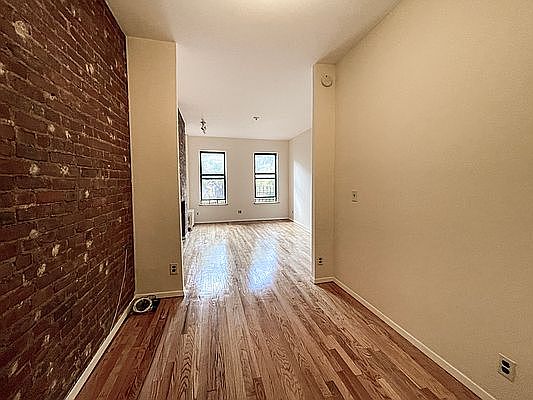 3rd image of 329 E 88th St APT 4E