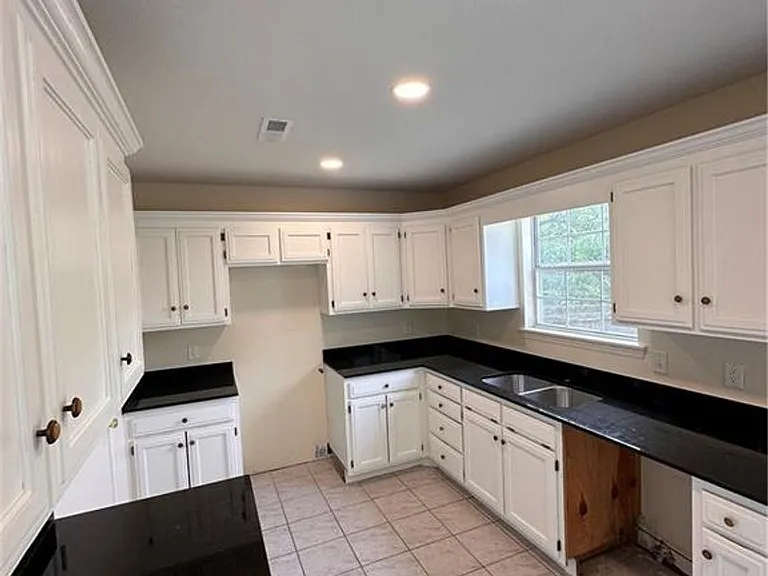 2226 E Cinnamon Way — Photo 5