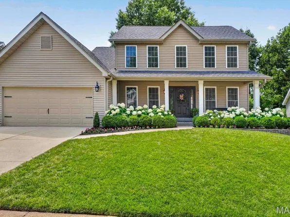 347 Oak Park Village Dr, Grover, MO 63040