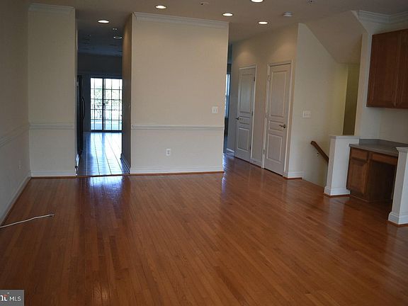 3rd image of 821 Freeland Ct