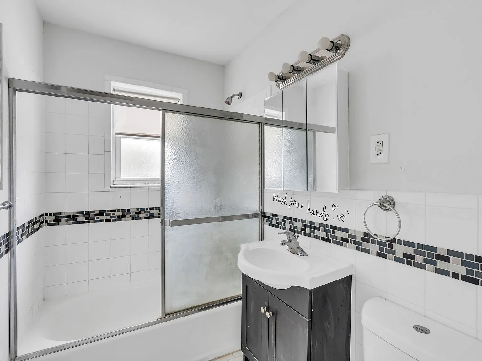 5th Avenue Apartments — Photo 1