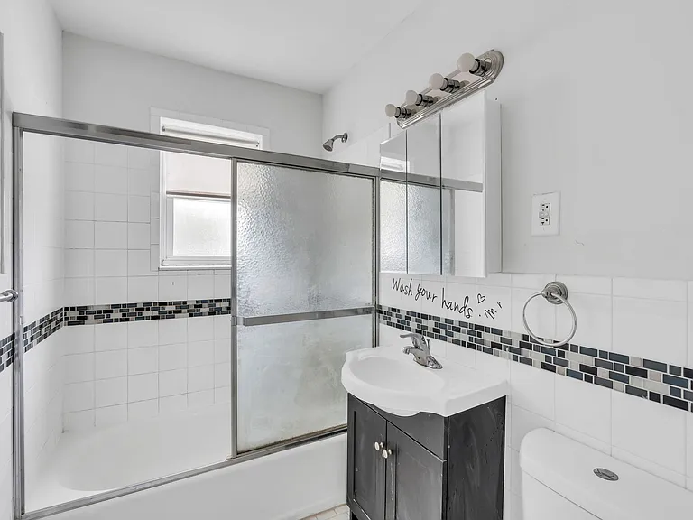 5th Avenue Apartments — Photo 1