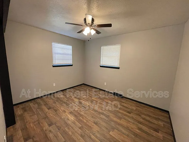 2816 W Chicago St — Photo 12