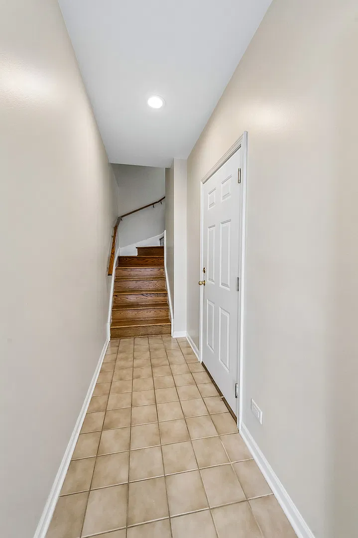3 bed, 2.5 bath, 2000 sqft, $3,800 — Photo 3
