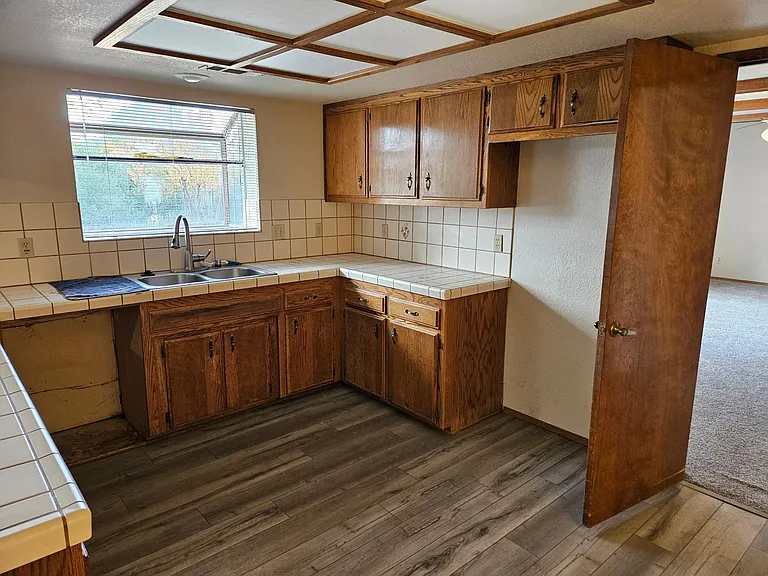 20351 Greenview Dr — Photo 6