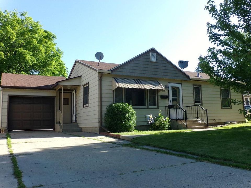 1st image of 218 15th St NE