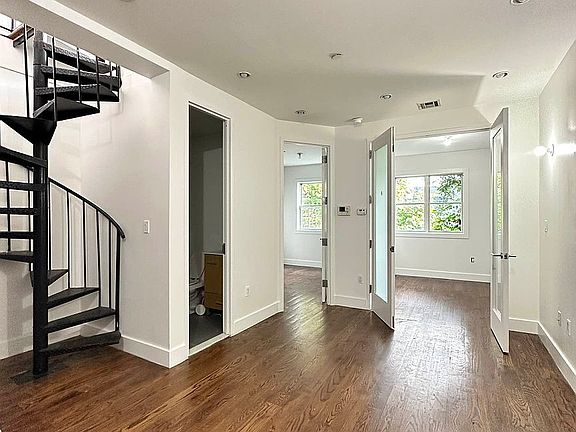 3rd image of 1072 Bergen St #4L