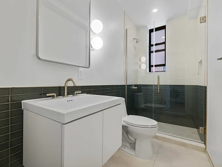 301 W 22nd St #38 — Photo 5