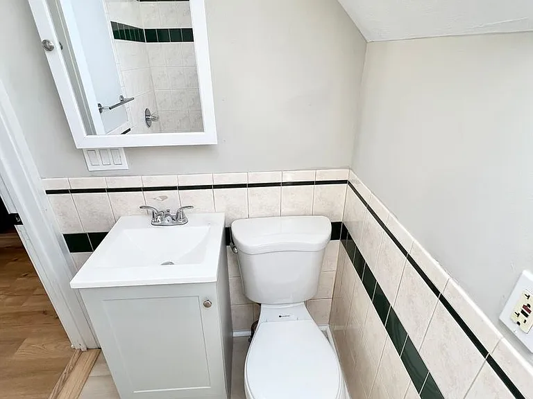 9 Abbotsford St #3 — Photo 13