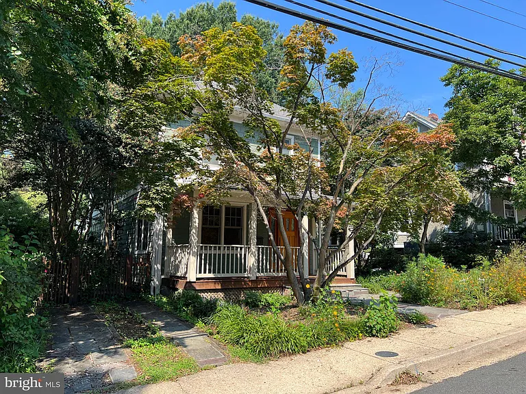 1912 N Nelson St — Photo 3