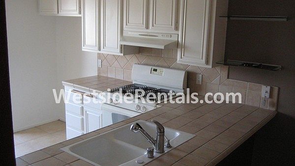 1st image of 290 Victoria St #2