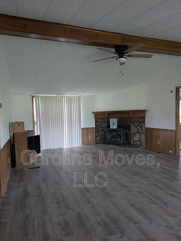 3 bed, 2.0 bath, 1568 sqft, $1,650 — Photo 3