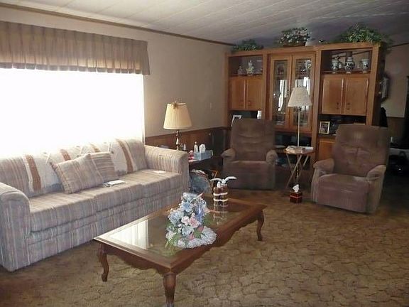 4th image of 811 Cottonwood Dr