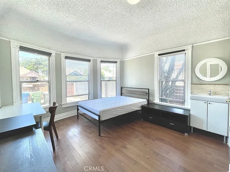 1356 W 30th St — Photo 7