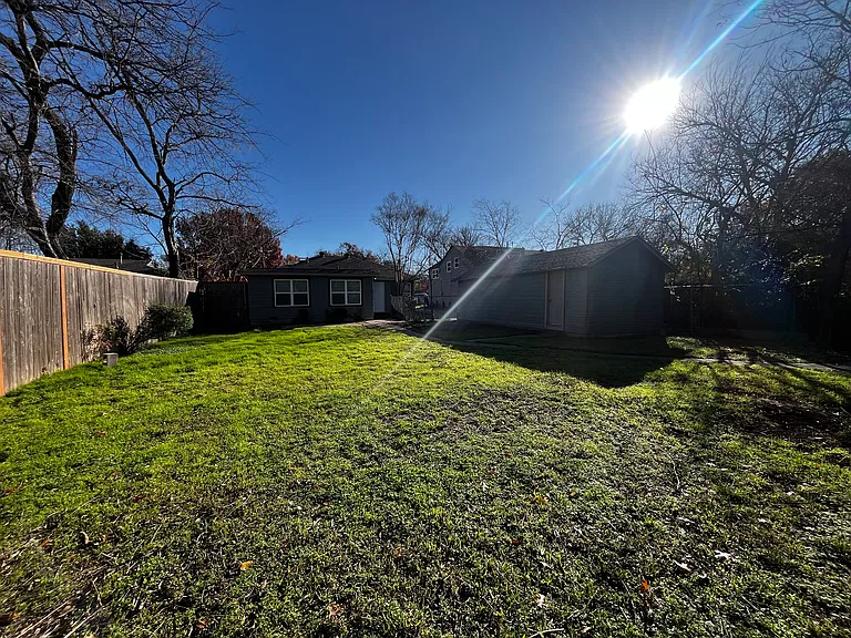 411 Marietta St — Photo 31