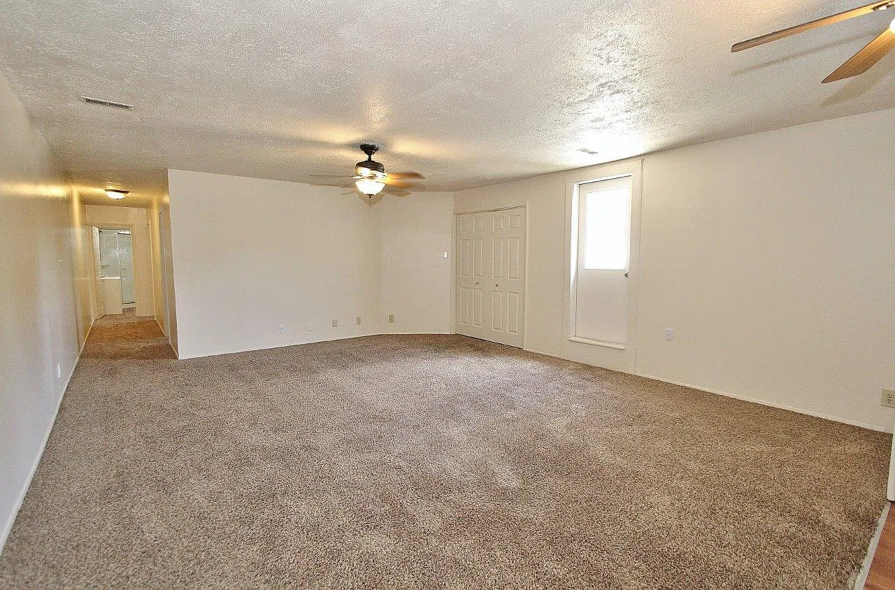 2 bed, 1050 sqft, $1,400 — Photo 3