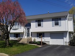 10 Lolly Ln, Cranston, RI 02920