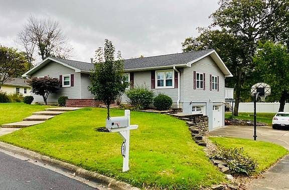 4th image of 603 Robinwood Dr