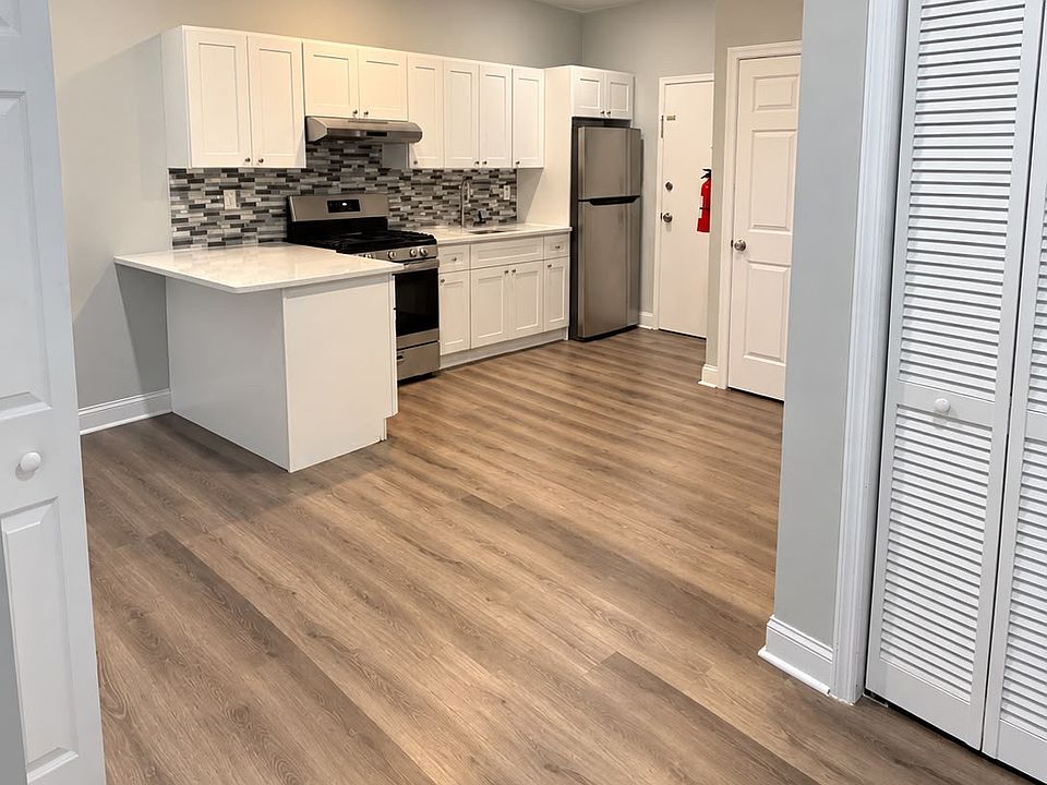1st image of 60 Carroll St #2