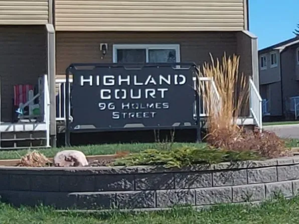 96 Holmes St, Red Deer, AB T4N 6G6