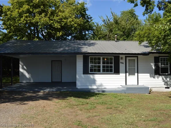 200 Crestview St, Poteau, OK 74953