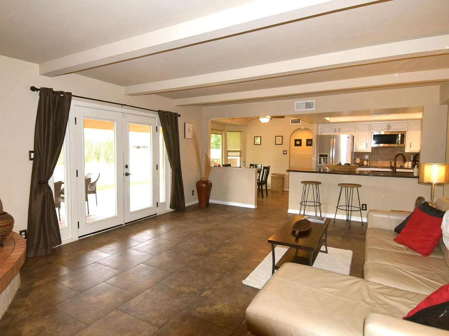 4 bed, 2208 sqft, $3,500 — Photo 4