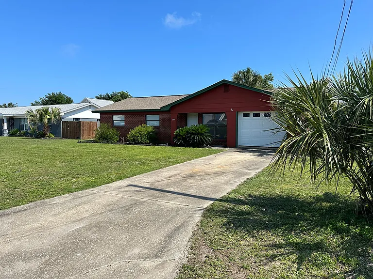 Laurel Dr — Photo 22