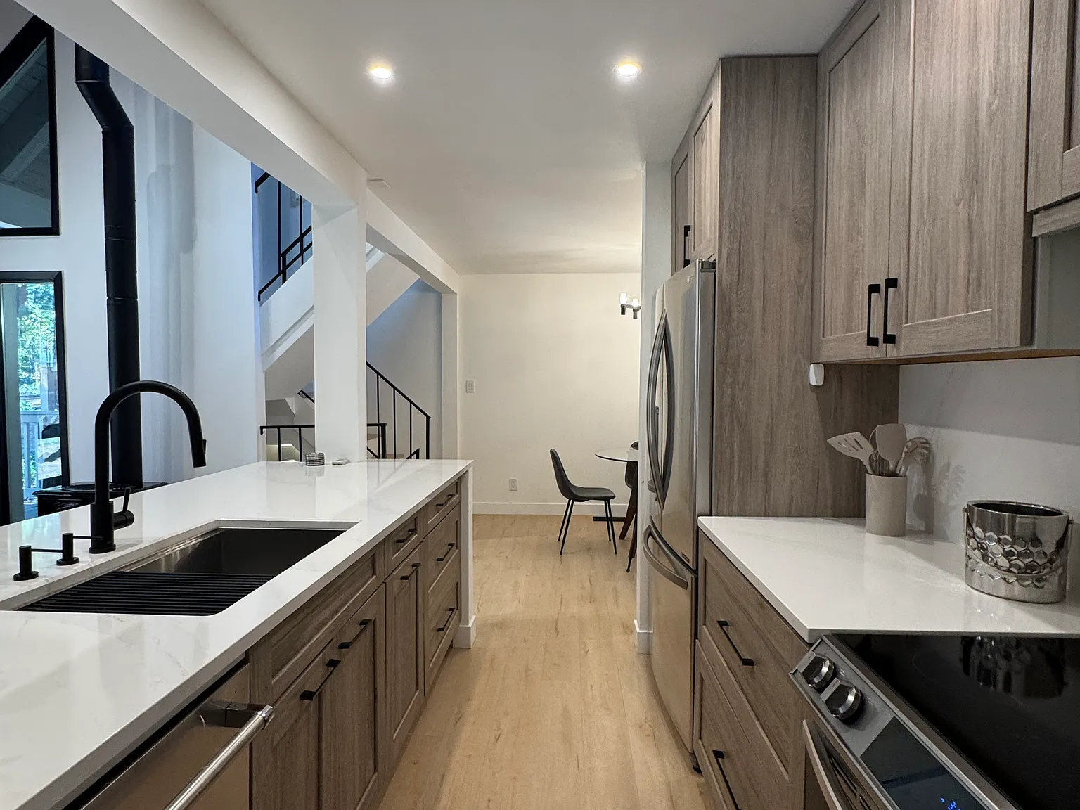 2 bed, 2.5 bath, 1452 sqft, $4,500 — Photo 4
