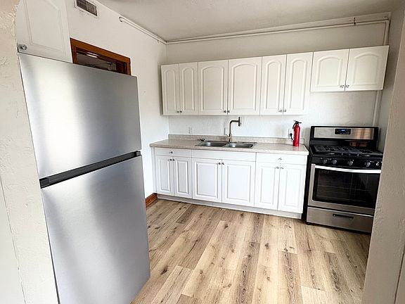 2nd image of 114 S Mississippi St #124