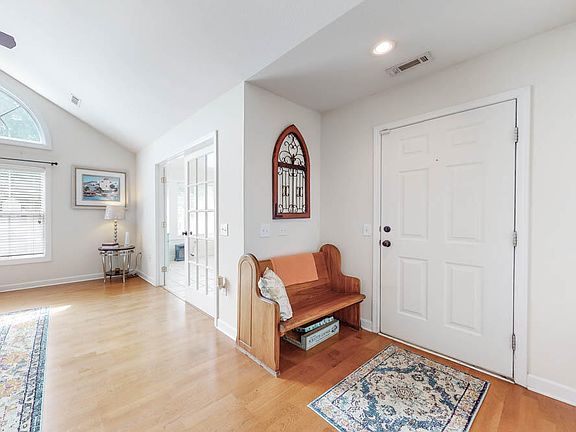4th image of 114 Racehorse Way