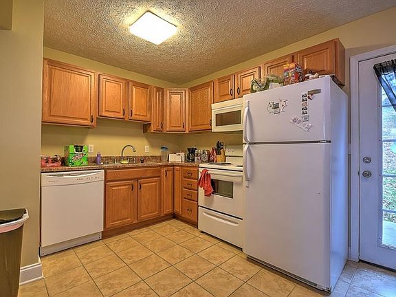 5th image of 133 Walker St APT 1