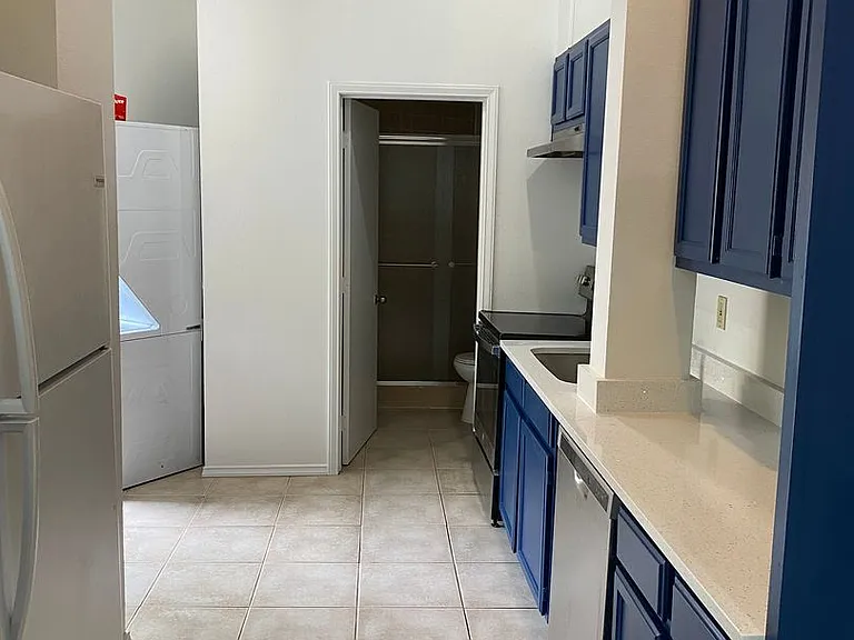 7460 Woodlawn Ave NE — Photo 6