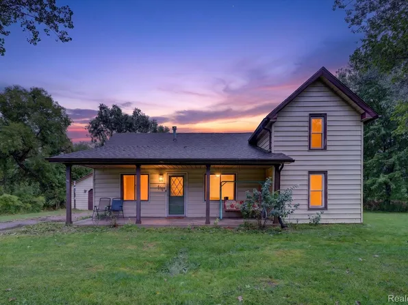 416 Thomas St, Holly, MI 48442