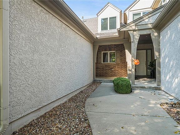 3rd image of 6406 W 143rd Ter