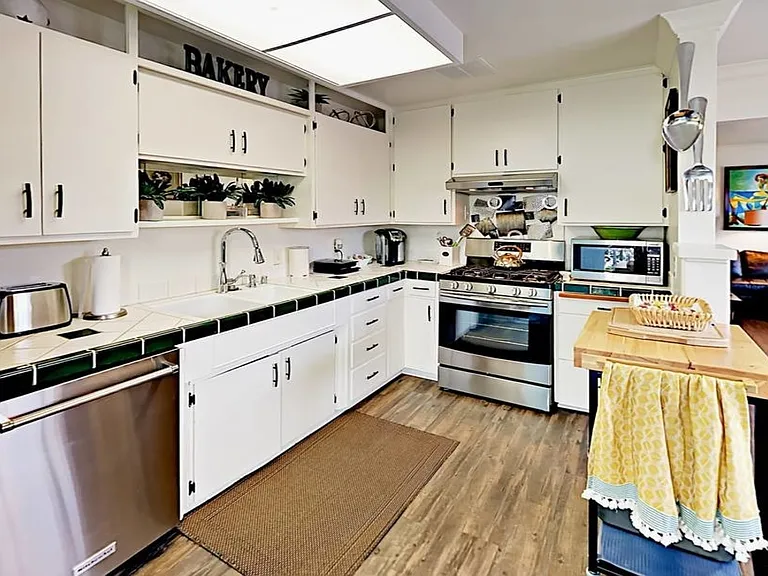 2458 Santa Ana Ave — Photo 6