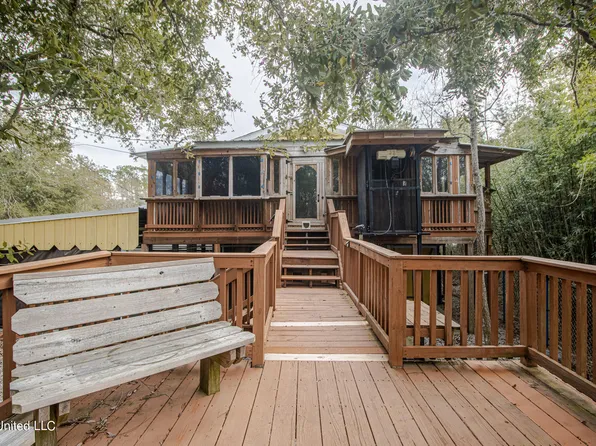 3477 Bayou Dr, Pass Christian, MS 39571