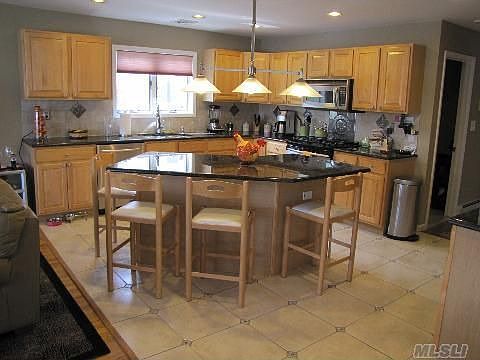 3rd image of 166 Tuttle Pl