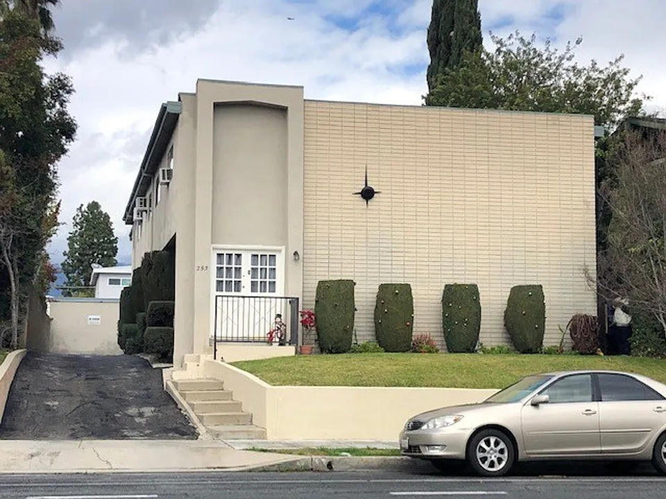 Lovely 2 bedroom 1 bath apt. in Pasadena!