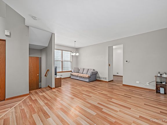 5th image of 754 Golden Oak Cir