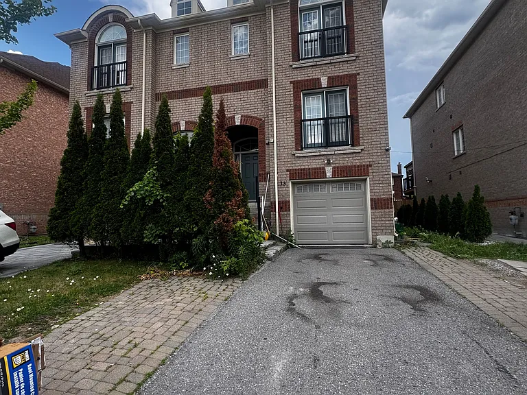 13 Prince William Dr #UPPER — Photo 1