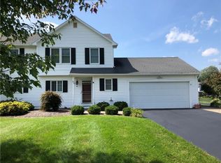 41 Hampton Ln, Fairport, NY