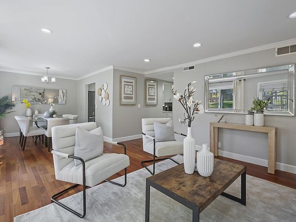 3rd image of 22856 Poplar Grove Sq