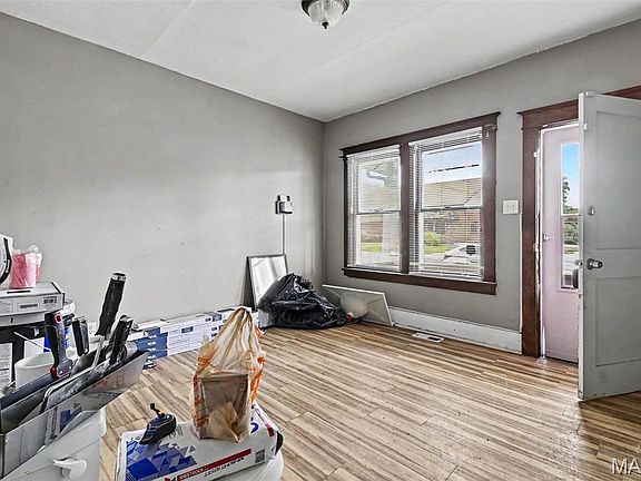 3rd image of 5823 Helen Ave
