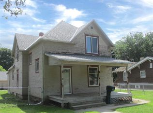718 Logan St, Holdrege, NE 68949