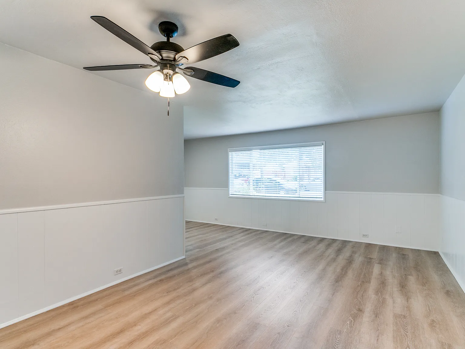 2 bed, 886 sqft, $1,795 — Photo 3